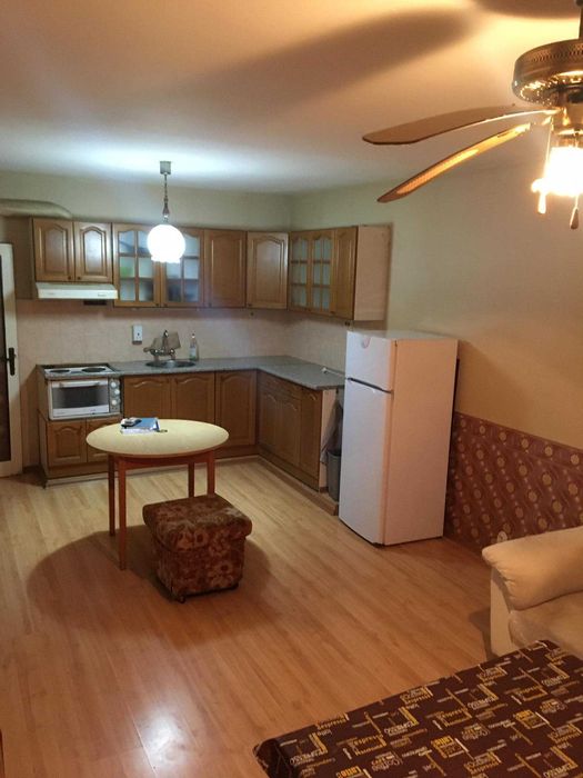 Дава се под наем Двустаен апартамент в Бургас, Славейков - 75 кв.м за 255 € - Снимка #2