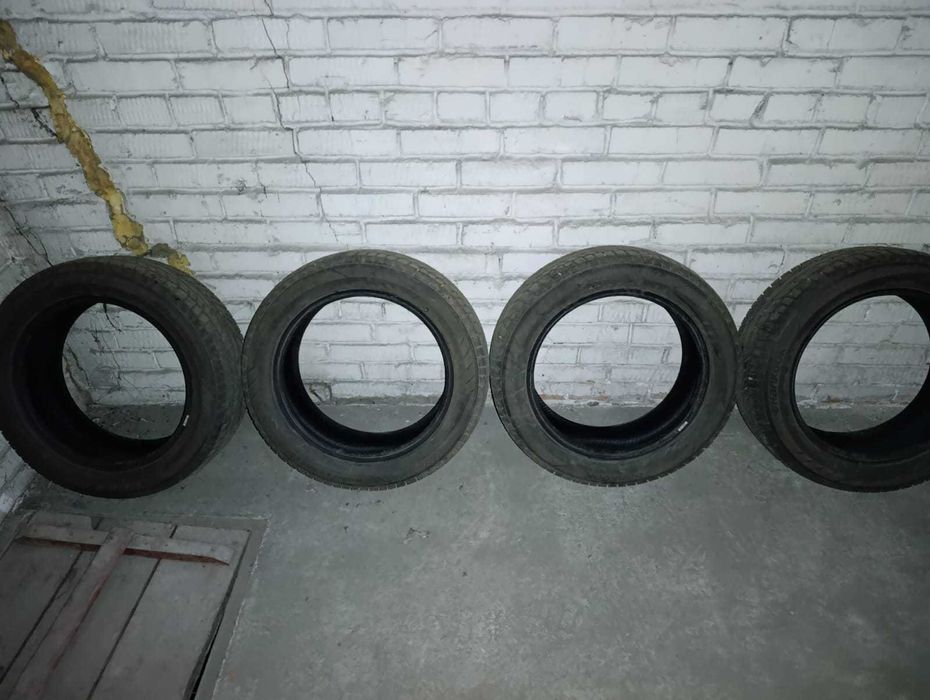 Комплект  практически новой настоящей корейской зимней резины