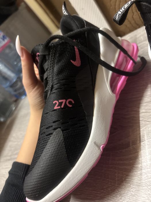 Продавам носени маратонки. Обувани само веднъж.