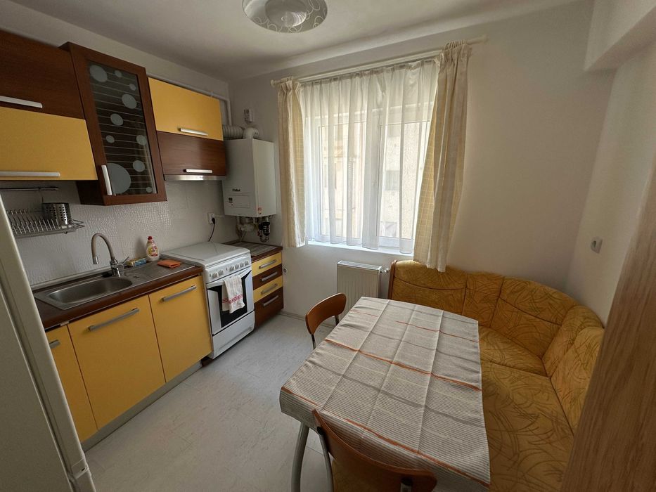 Inchiriez apartament