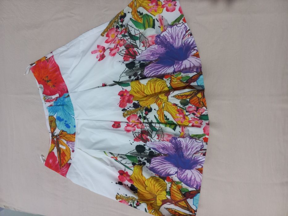 Chiroyli ayollar yubkalari 4 ta