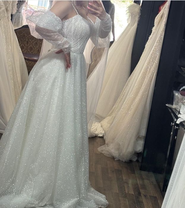 Vand rochie de mireasă