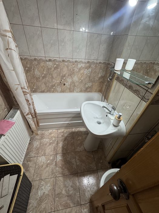 Inchiriez apartament 2 camere , 2 Graniceri(zona Casa Cartii)