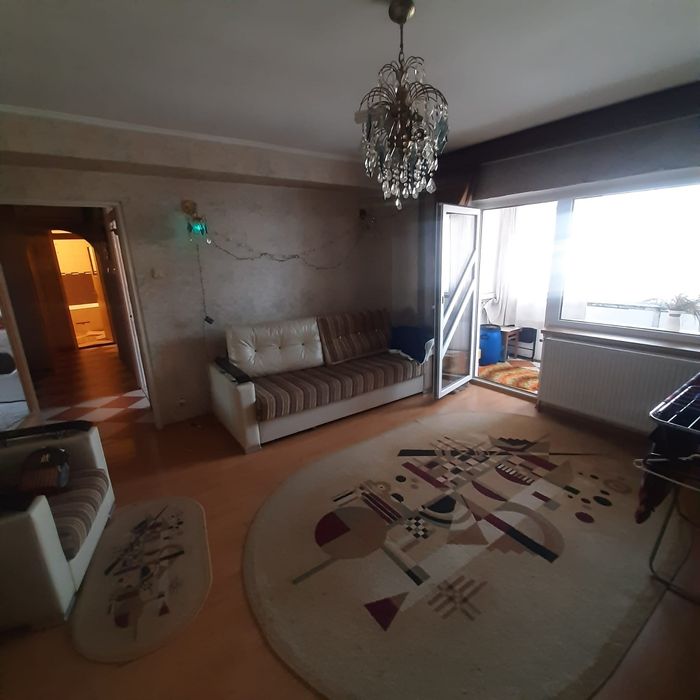 Vând apartament cu 2 camere cu loc parcare pe strada Pridvorului