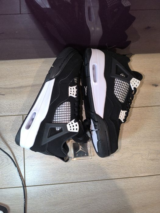 Jordan 4 White Thunder