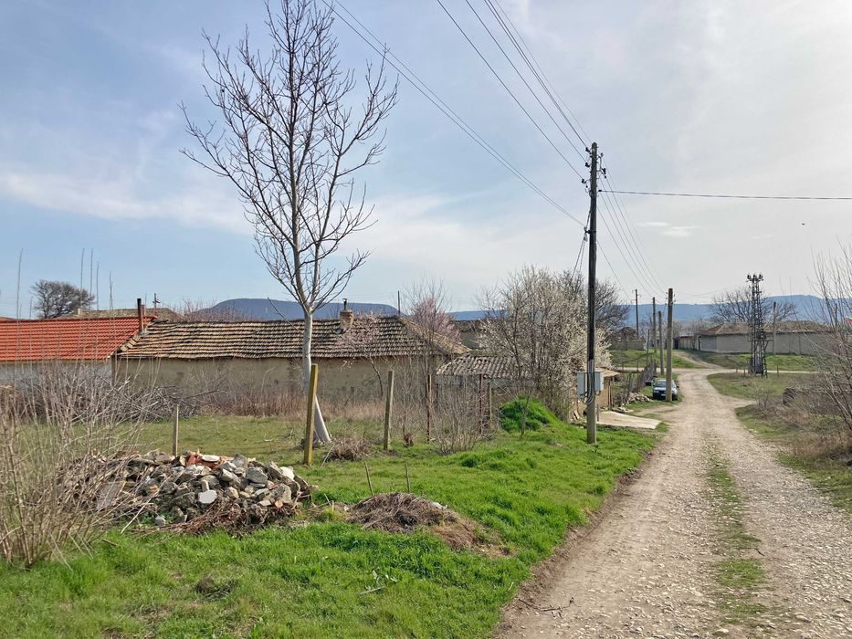 ПРОДАВА ПАРЦЕЛ за къща или за ГРАДИНАРСТВО, с. Енево (общ. Нови пазар)