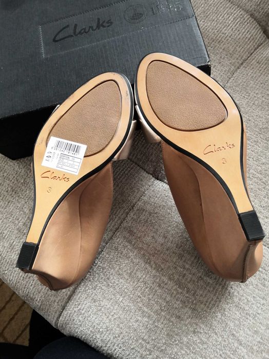 Нови дамски обувки CLARKS номер 3 оригинални