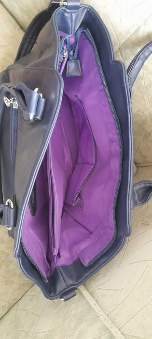 Дамска чанта на AMQ