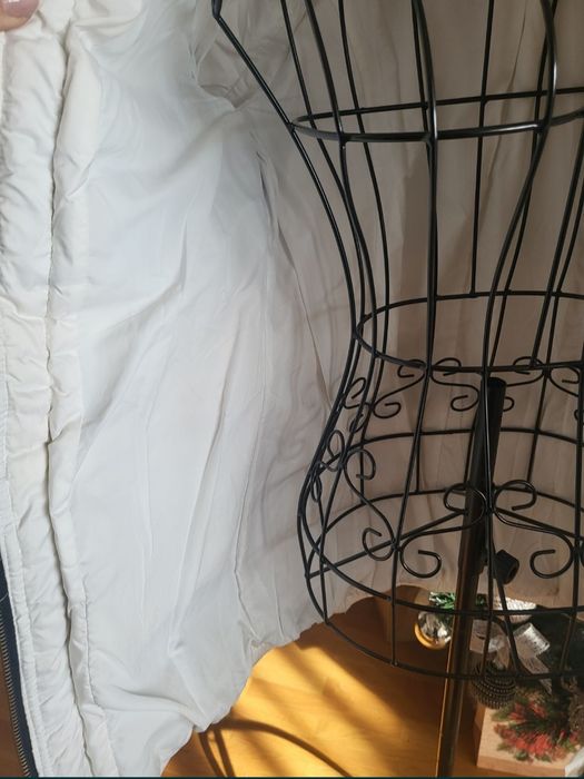 Зимно бяло яке с естествена яка от лисица