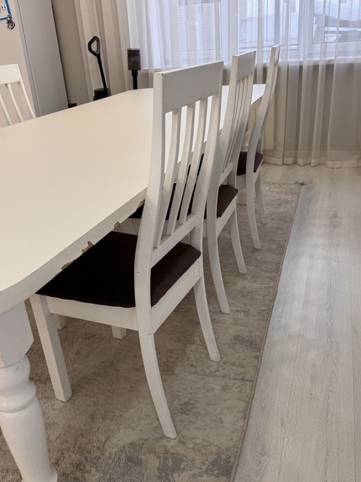 Стол со стульями