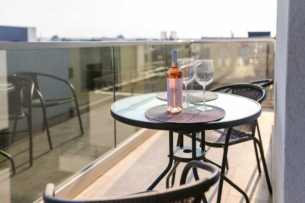 Direct proprietar, Inchiriez studio in Mamaia Nord, la distanta de  30 m de plaja, mobilat și utilat complet, in complex Tomis Villa Promenada