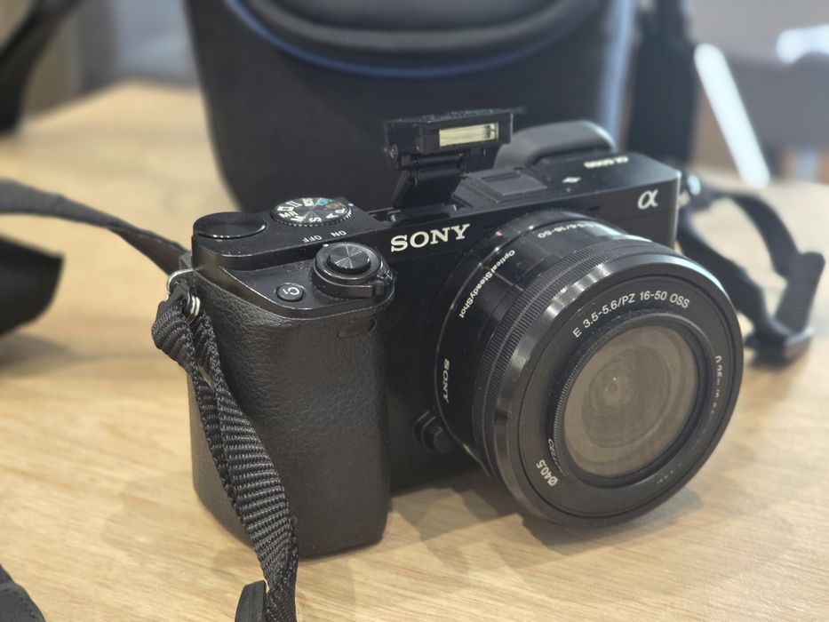 Sony α6000 (Alpha 6000) + Sony 16-50mm OSS – Отлично състояние, супер бърз автофокус