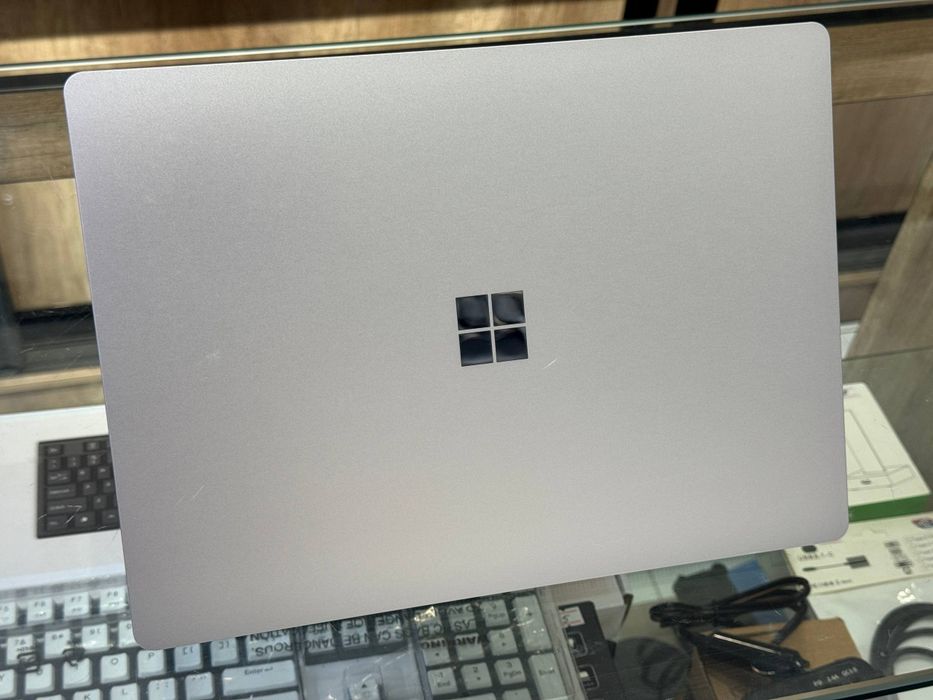 Micrasoft Surface Surface 4 yangidek