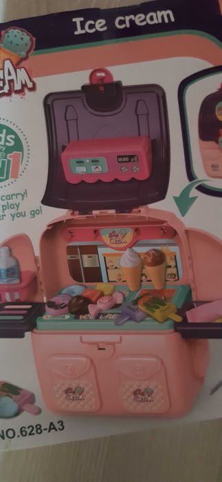 masina de inghetata sub forma de ghiozdan