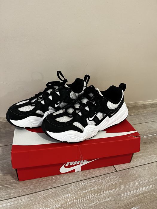 Спортни маратонки NIKE Tech Hera