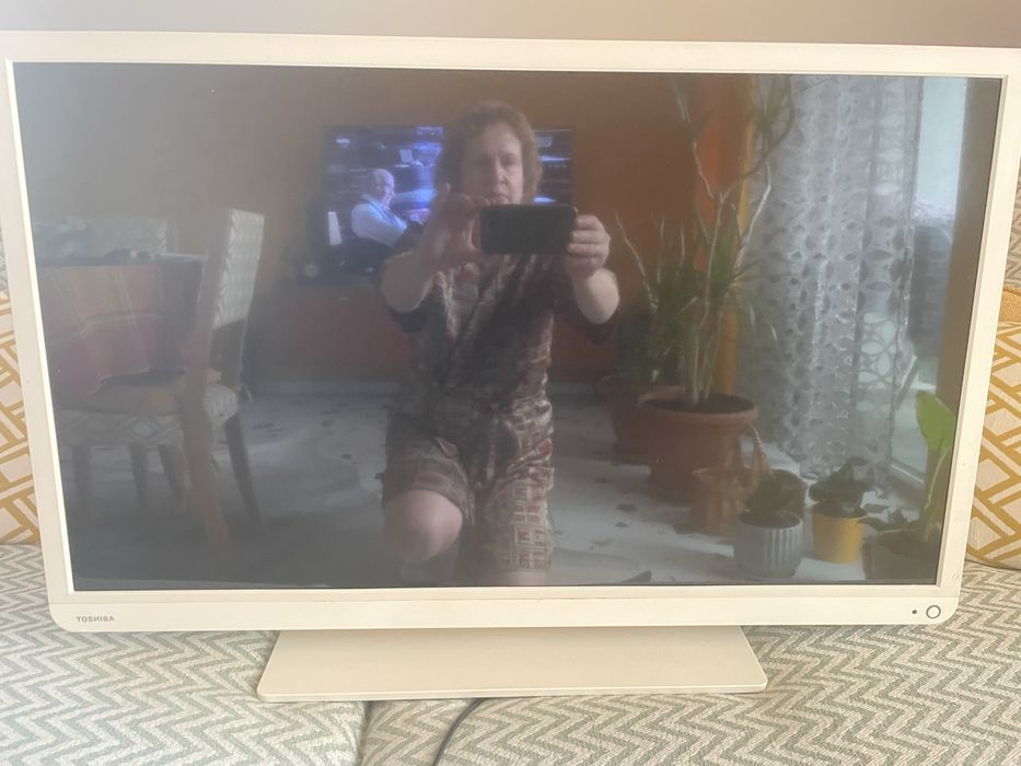 Toshiba- бял телевизор