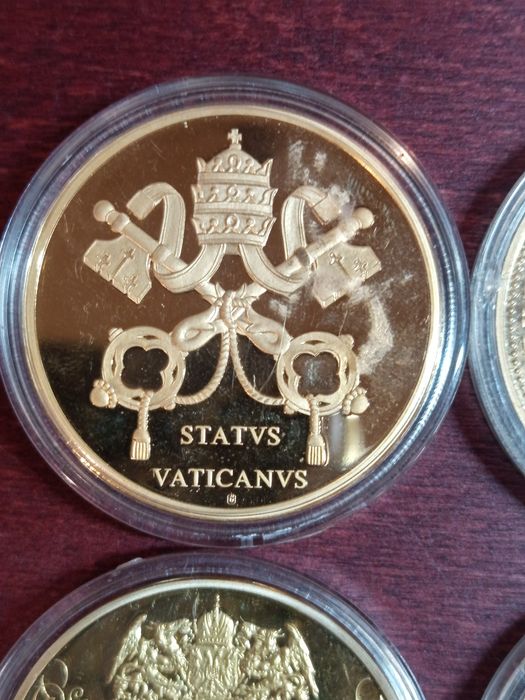 Лот от позлатени плакети