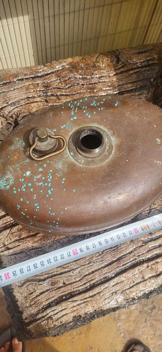 Меден стар котел от време уно...