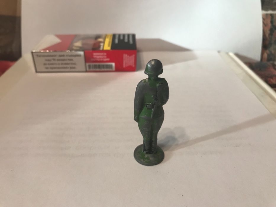 Много стара съветска техника и войници