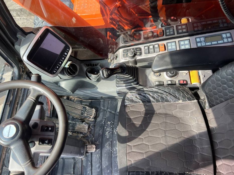 Экскаватор Doosan 140.