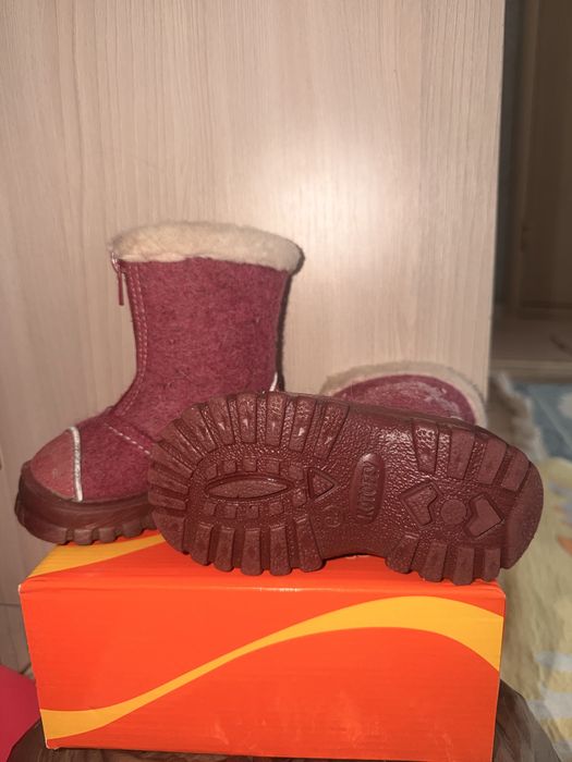 Продам детскую обувь