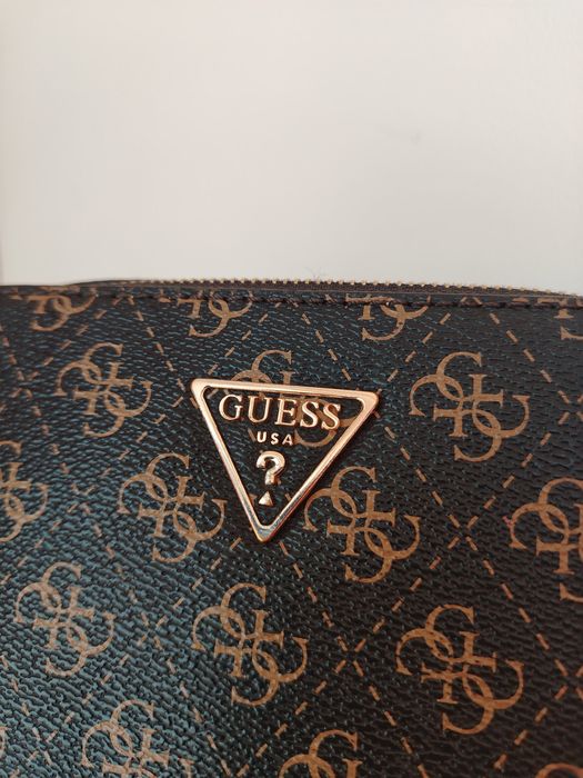 Vând geantă Guess