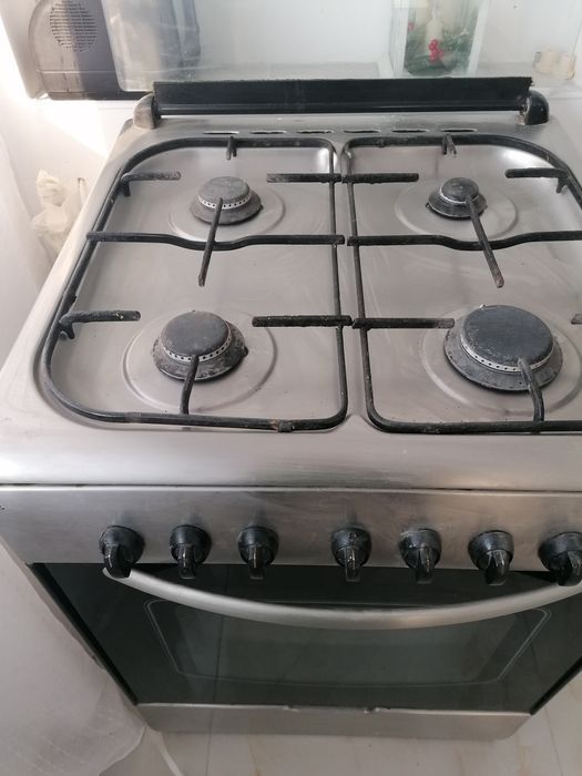 Vînd arăgaz inox 4 ochiuri