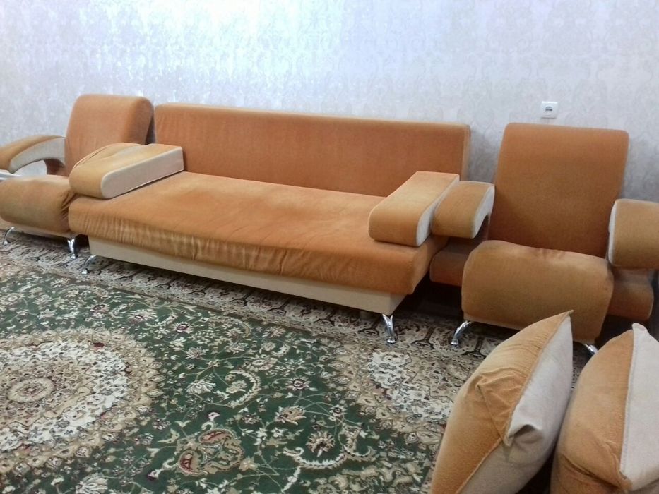Продам 1 раскладной диван и 2 кресла