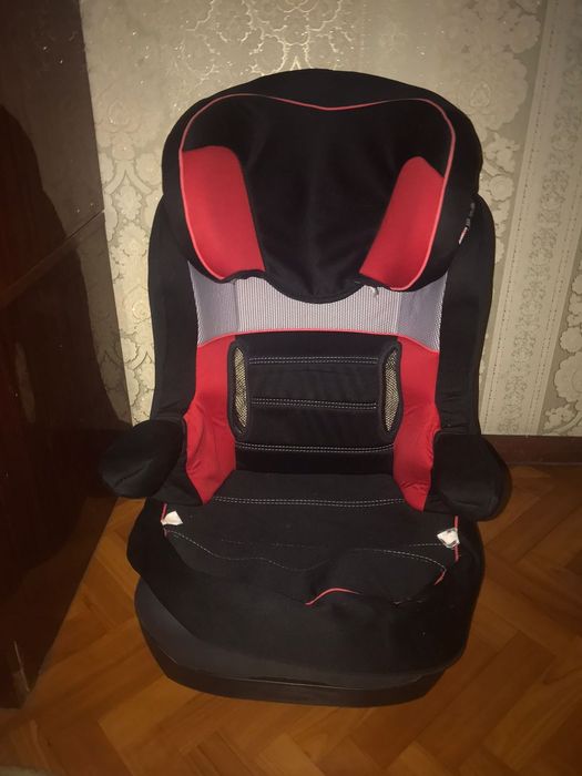 Автомобильное кресло
