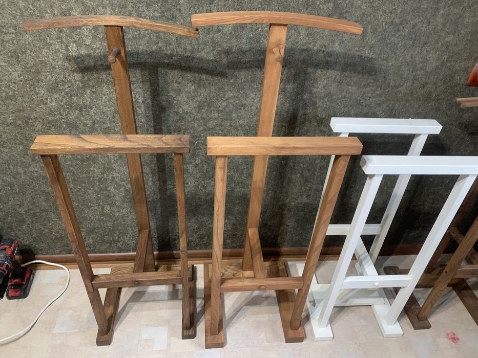 Вешалка напольная дерево. Цену уточняйте.