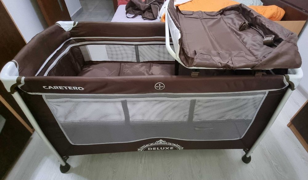 Pătuț pliabil premium Caretero Deluxe – foarte puțin folosit, stare excelentă
