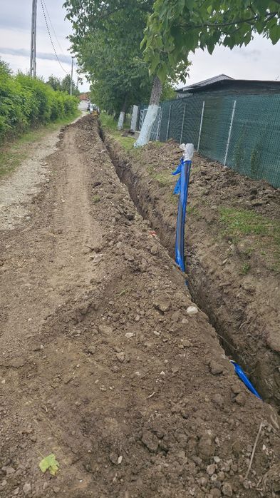 Inchiriez miniexcavator cupe de la 15 cm la 120cm si  cu picon pentru diferite lucrari