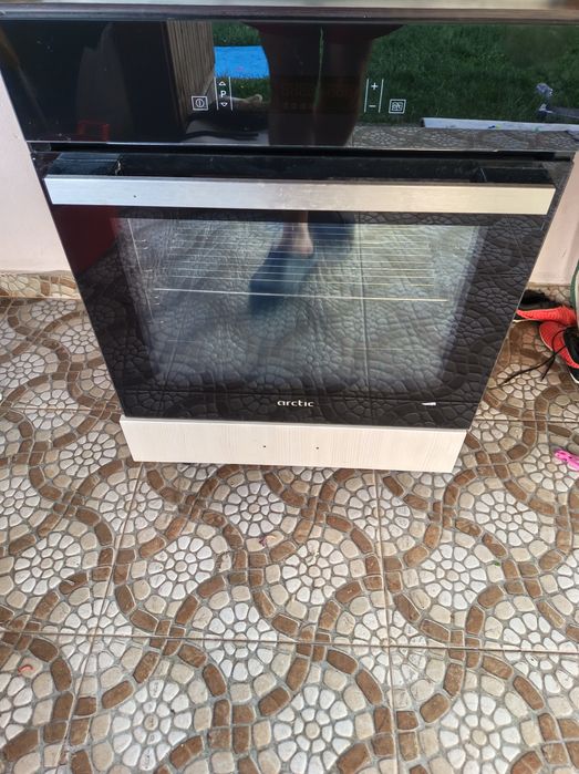 Cuptor electric și plita pe gaz