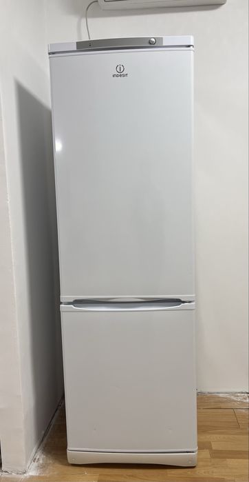 Продаю холодильник в отличном состоянии. Б/у.