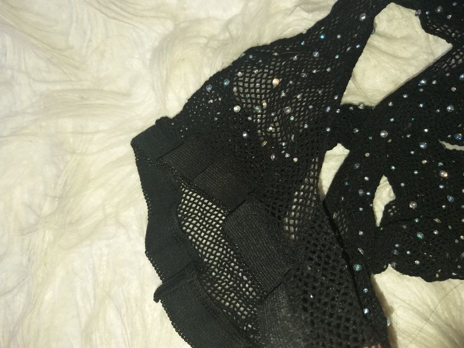 Dres negru cu aplicatii ciorapi tip plasa