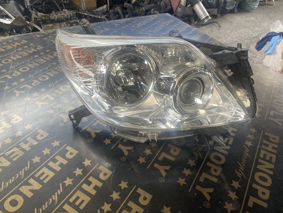 Toyota Land Cruiser 2010 година Десен Фар