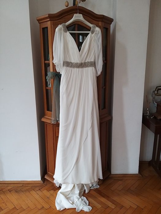 Vanzare rochie de mireasă FAMOSA - PRO NOVIAS BUCURESTI