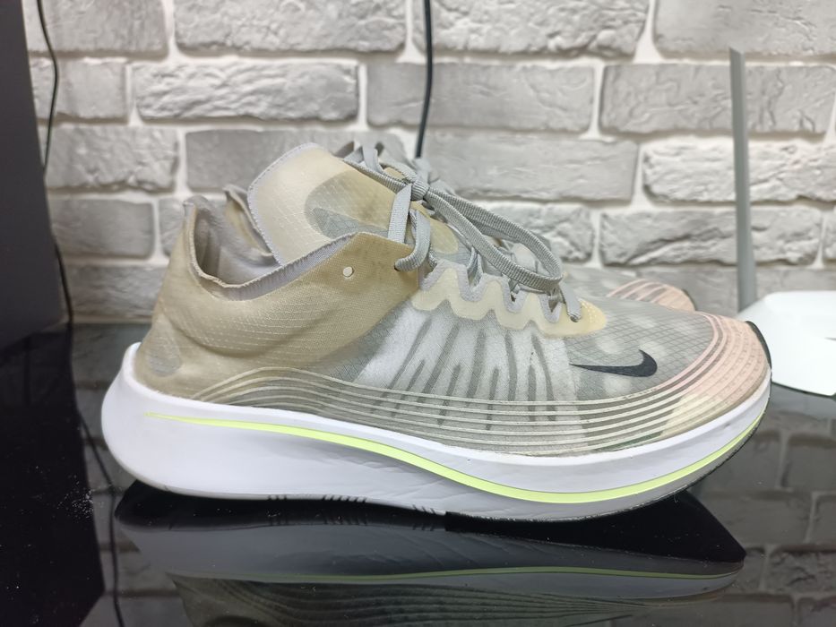 Оригинальные кроссы Nike