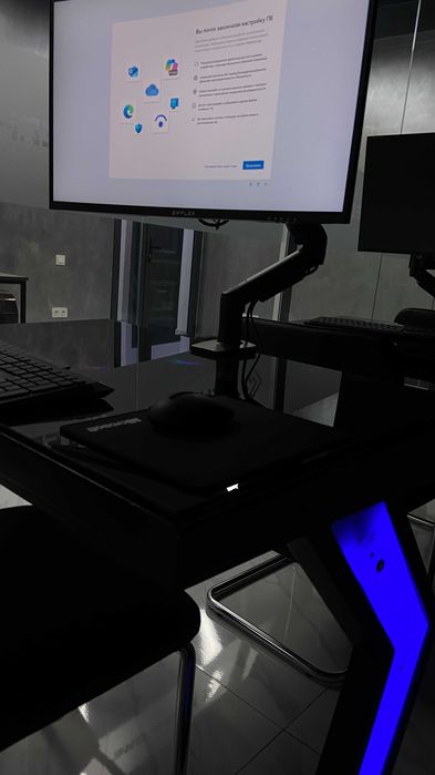 Продаётся компьютер, встроенный в стол — стильно, удобно, мощно