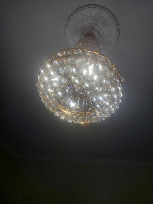 Люстра сатылады..