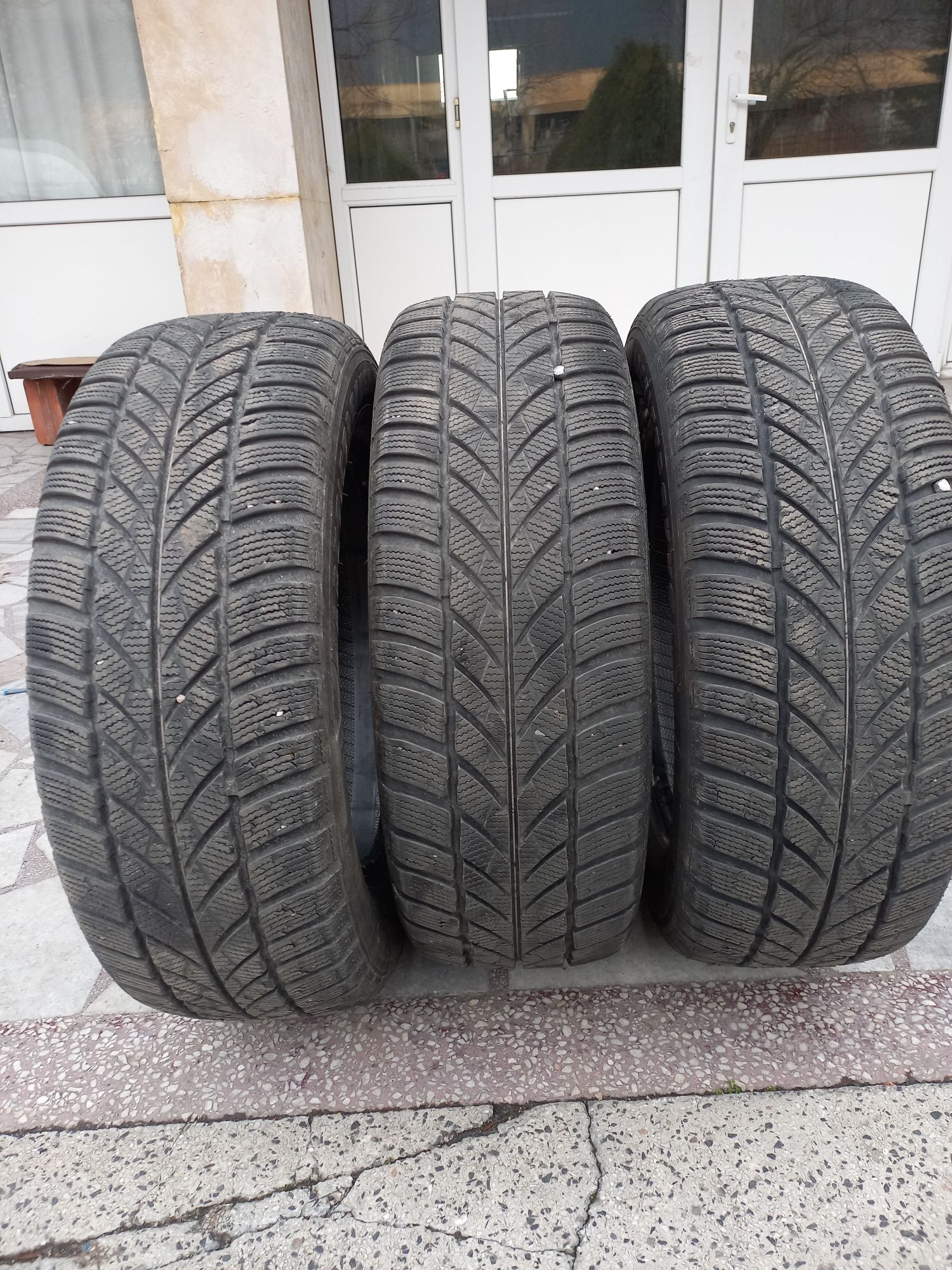 Зимни гуми 215.60.16 Три бр.на цената на две. гр. Карлово • OLX.bg