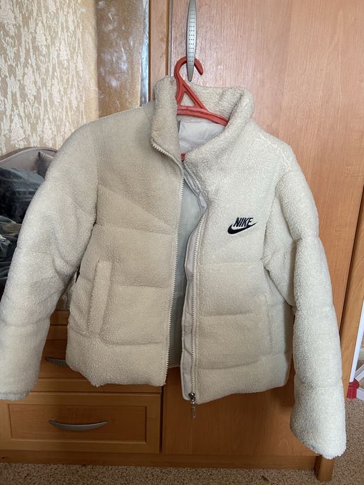 Продам зимние куртки