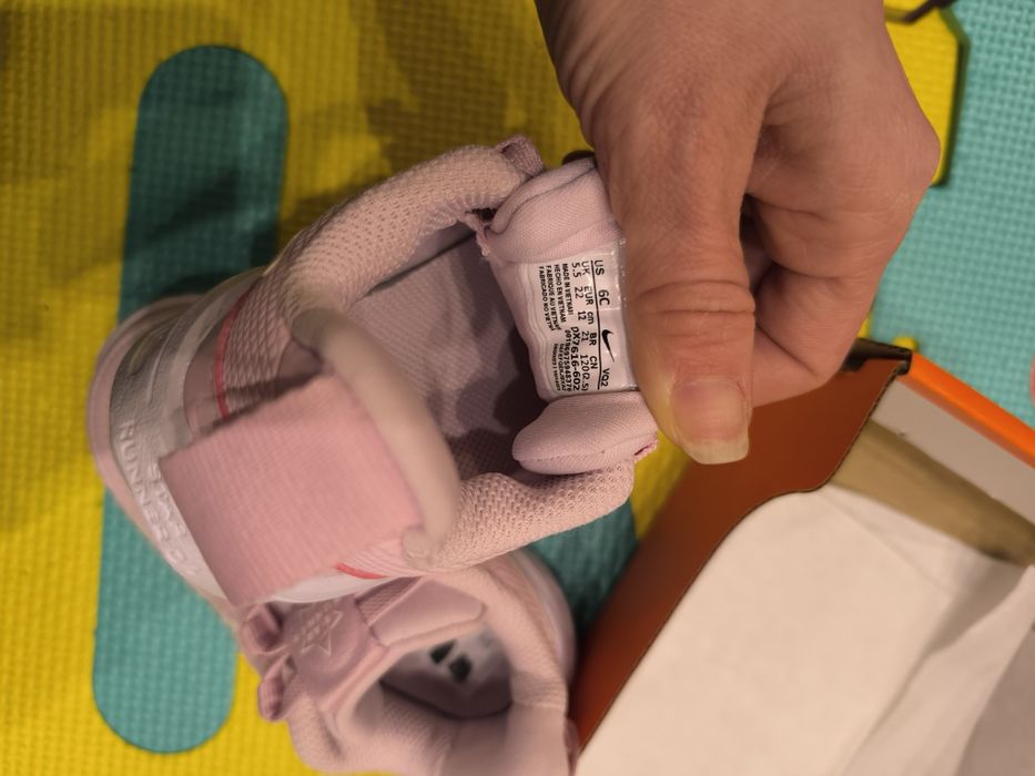 Nike детски НОВИ маратонки 22 номер