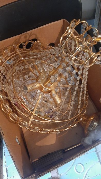 Продам хрустальную люстру