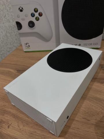 Xbox Series S в отличном состоянии