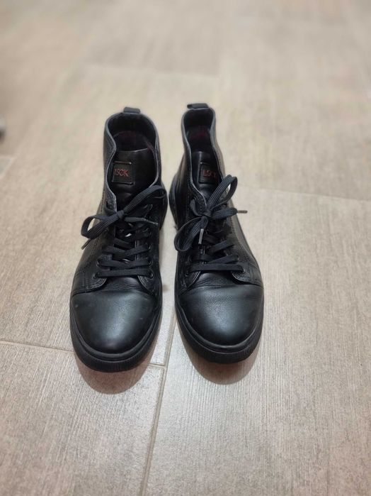 Мъжки сникърси Lasocki, шити, в отлично състояние, носени броени пъти