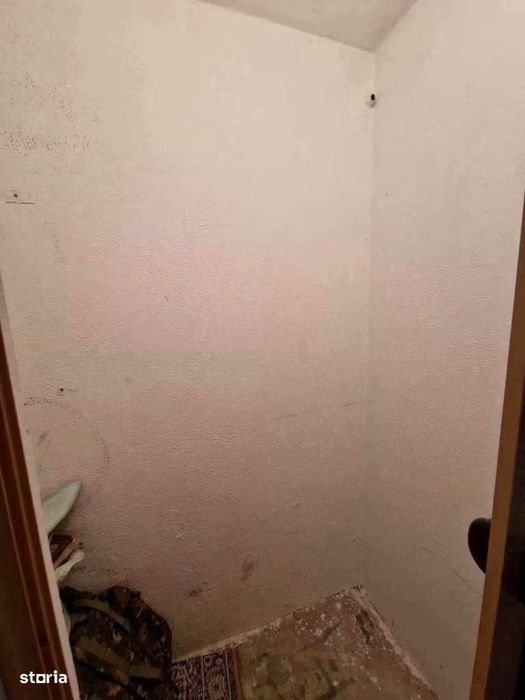 De vanzare apartament cu 2 camere si balcon, zona Cresei 44900euro