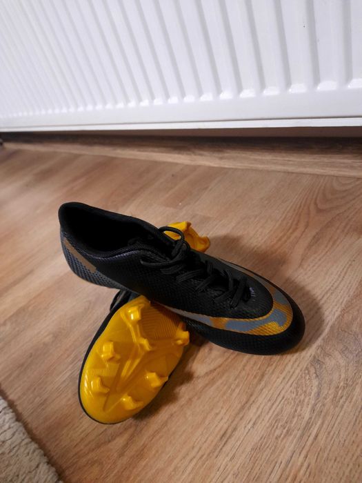 Бутонки umbro 37,5 номеер