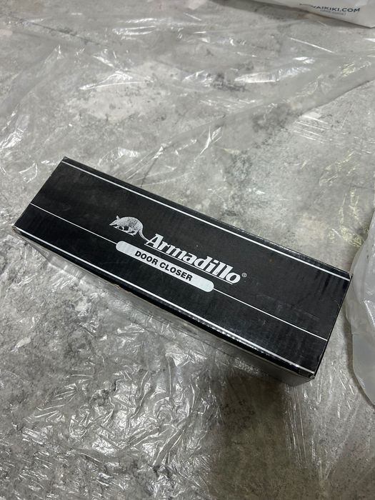 Прочный держателель двери