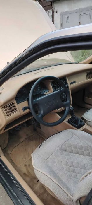 Автомобиль Audi 80 B3